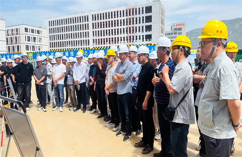 2025年4月17日，由莆田市涵江区住房和城乡建设局主办、Z6·尊龙凯时三建承办的钢筋安装工程质量防控现场交流会在联东U谷·涵江海峡智造产业谷一期成功召开。